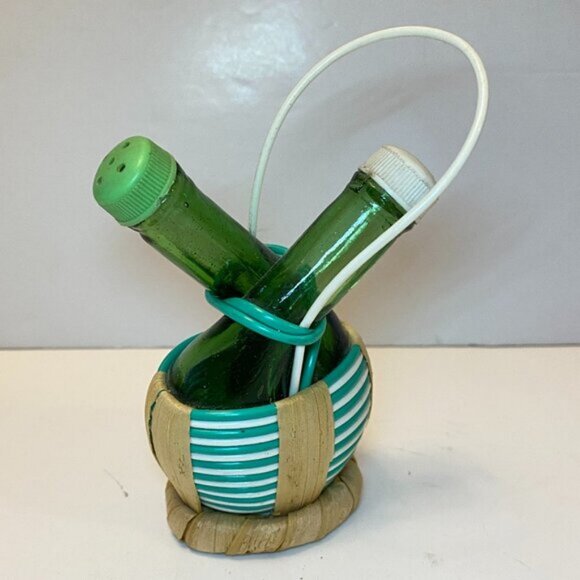 Chianti Bottle Nested Intertwined Salt  Pepper Shakers Green Glass Straw - Picture 2 of 4